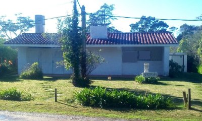 Casa En Beverly Hills De 2 Dorm, Parrillero Y Garaje Ref 586