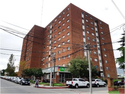 Alquilo anual apartamento en Maldonado 