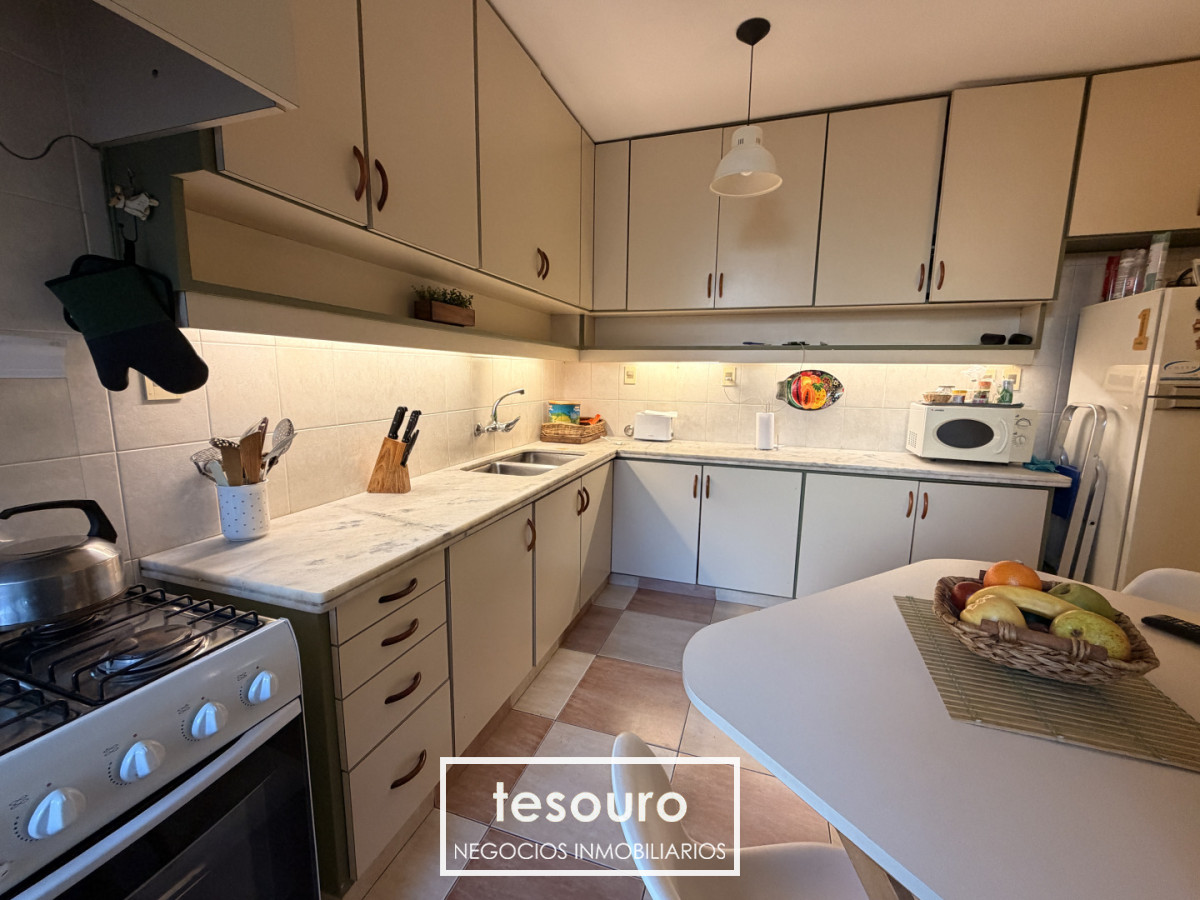 Apartamento ID.5677 - Venta de apartamento 3 dormitorios y servicio en centro