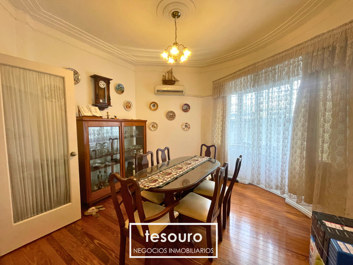 Apartamento ID.4617 - VENTA APARTAMENTO DE 2 DORMITORIOS Y SERVICIO EN CENTRO 