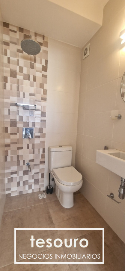 Apartamento ID.3893 - Alquiler Apartamento 3 Dormitorios y Servicio en Pocitos