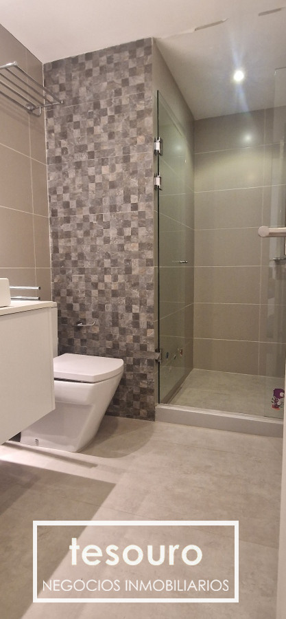 Apartamento ID.3893 - Alquiler Apartamento 3 Dormitorios y Servicio en Pocitos