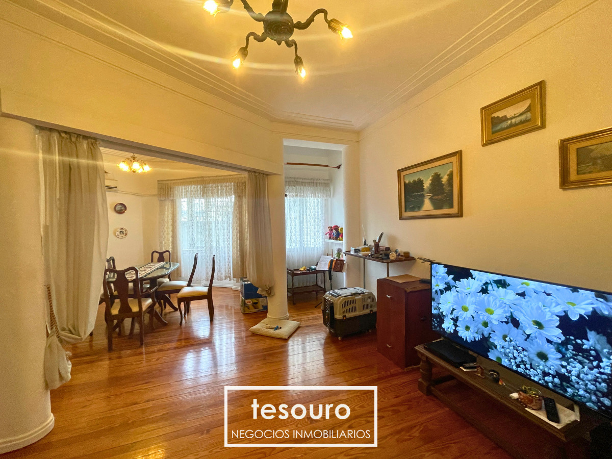 Apartamento ID.4617 - VENTA APARTAMENTO DE 2 DORMITORIOS Y SERVICIO EN CENTRO 