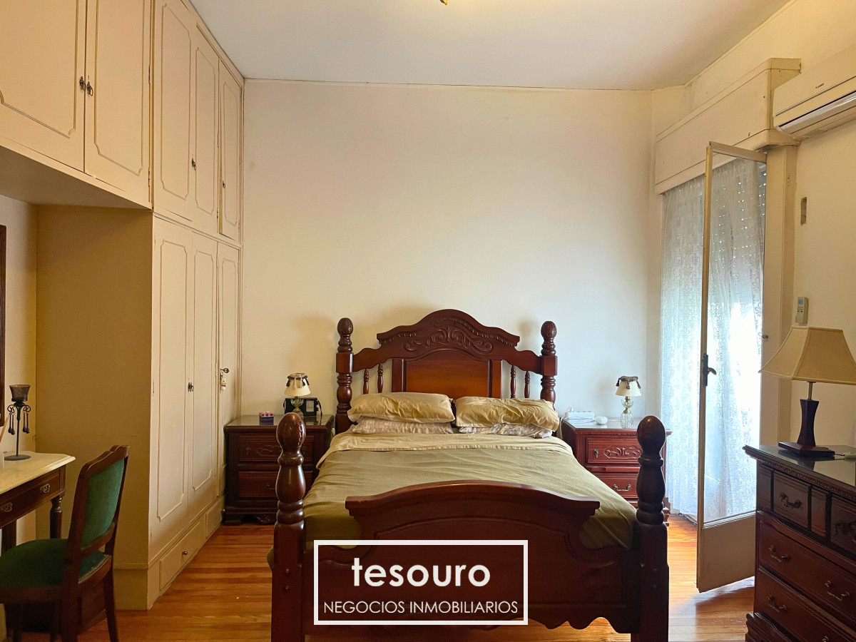 Apartamento ID.4617 - VENTA APARTAMENTO DE 2 DORMITORIOS Y SERVICIO EN CENTRO 