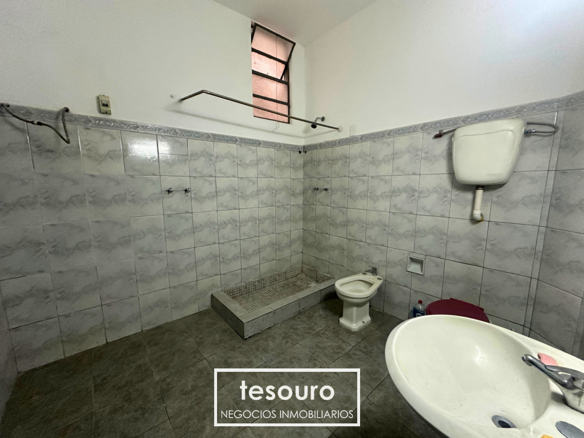 Apartamento ID.5476 - VENTA APARTAMENTO DE 4 DORMITORIOS EN CENTRO