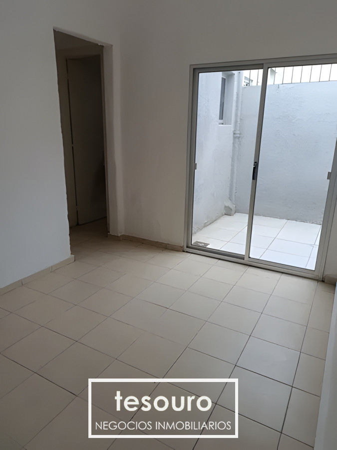 Apartamento ID.4884 - VENTA APARTAMENTO TIPO CASA DE 2 DORMITORIOS EN PARQUE BATLLE