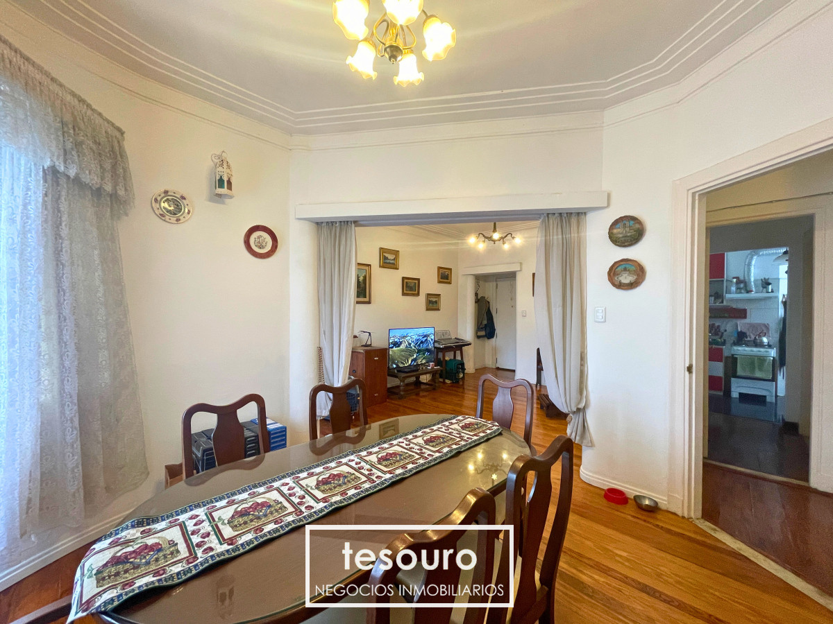 Apartamento ID.4617 - VENTA APARTAMENTO DE 2 DORMITORIOS Y SERVICIO EN CENTRO 