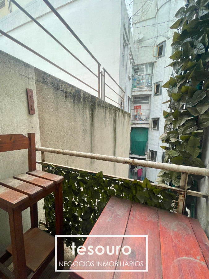 Apartamento ID.4617 - VENTA APARTAMENTO DE 2 DORMITORIOS Y SERVICIO EN CENTRO 