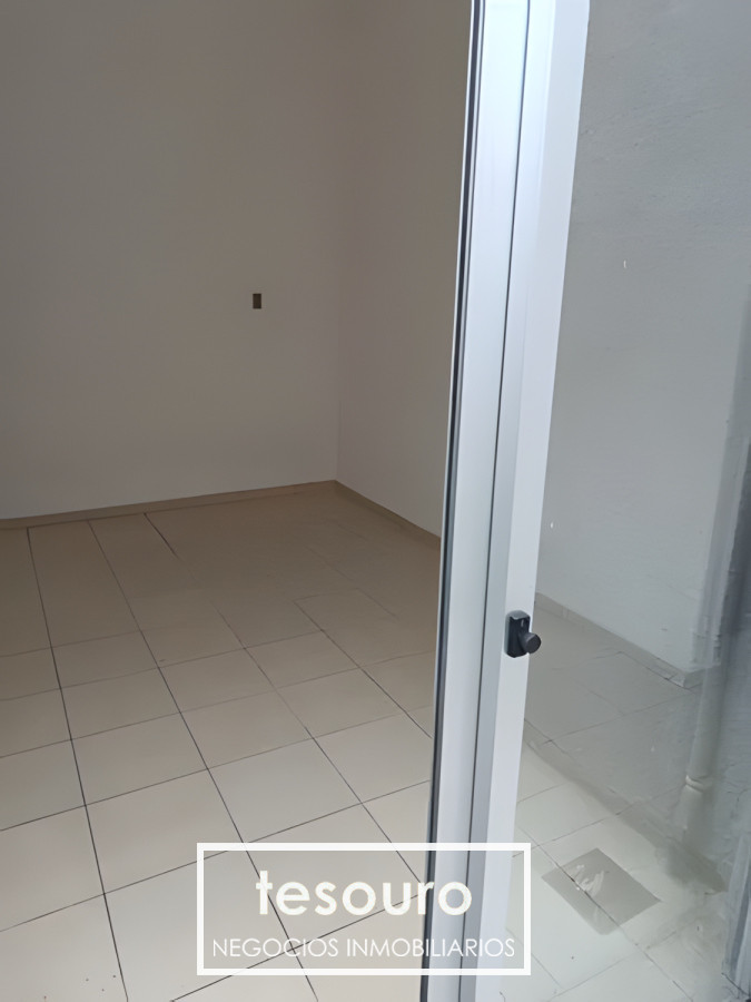 Apartamento ID.4884 - VENTA APARTAMENTO TIPO CASA DE 2 DORMITORIOS EN PARQUE BATLLE