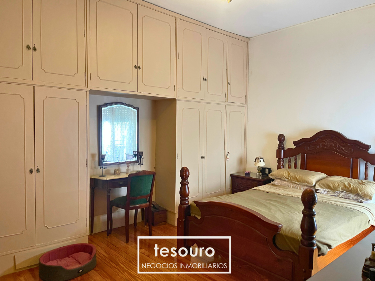 Apartamento ID.4617 - VENTA APARTAMENTO DE 2 DORMITORIOS Y SERVICIO EN CENTRO 