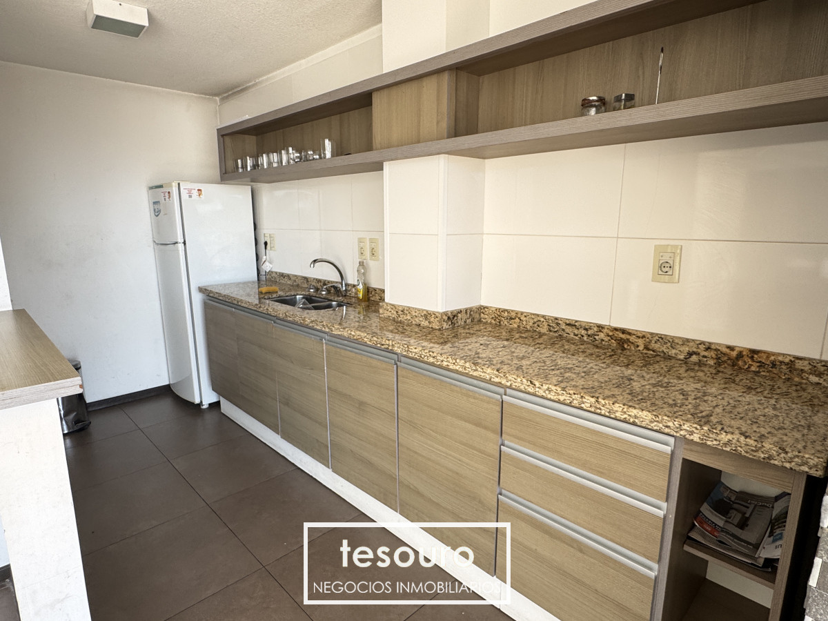 Apartamento ID.4702 - Venta de apartamento 2 dormitorios y gje en Pocitos.