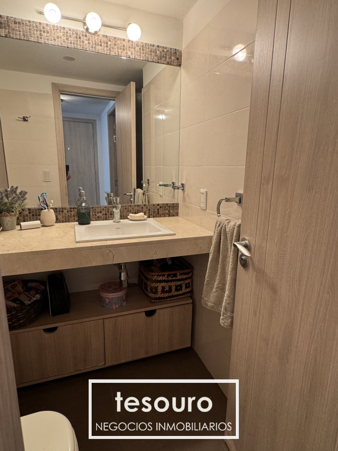 Apartamento ID.4702 - Venta de apartamento 2 dormitorios y gje en Pocitos.