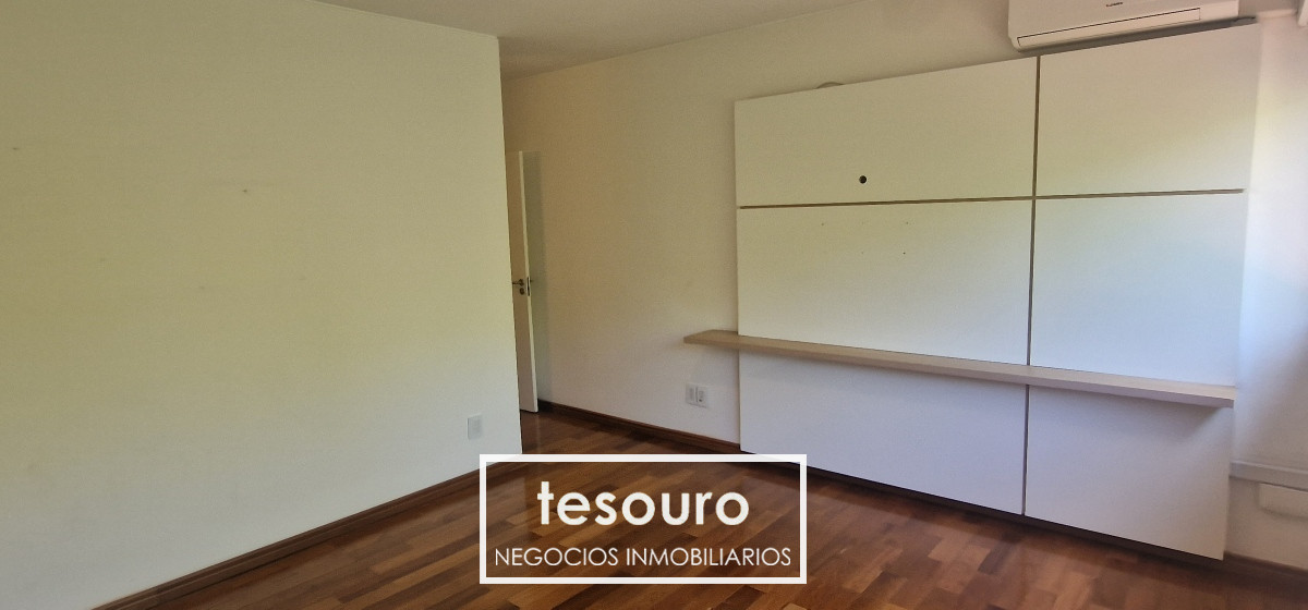 Apartamento ID.3893 - Alquiler Apartamento 3 Dormitorios y Servicio en Pocitos