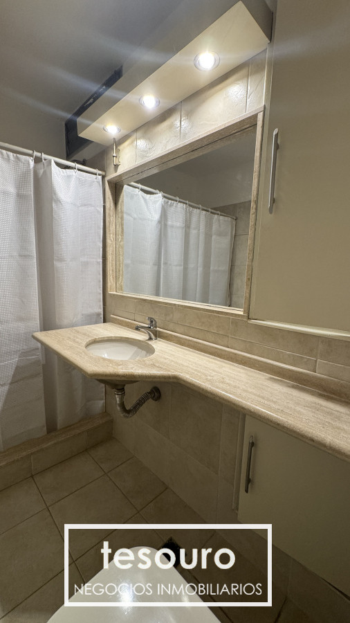 Apartamento ID.4250 - Alquiler Apartamento de 2 dormitorios y garaje en Pocitos