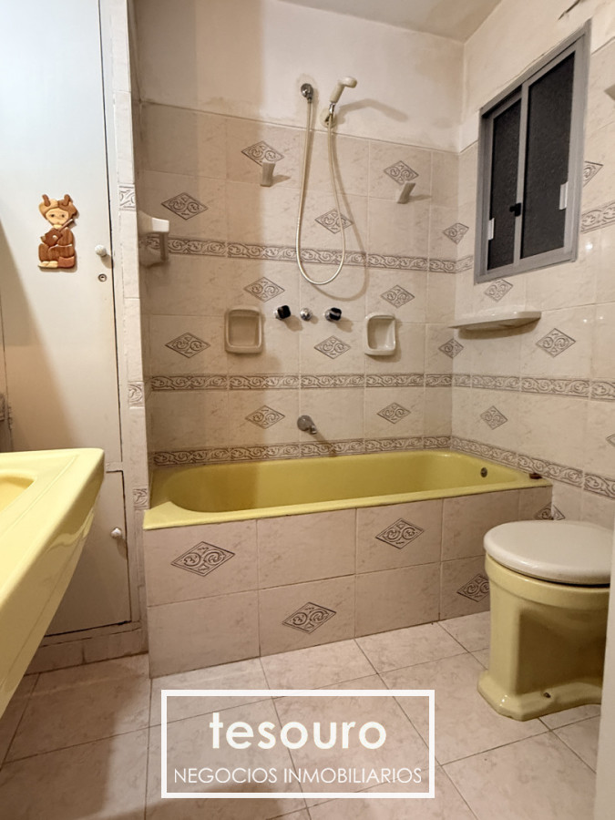 Apartamento ID.5450 - Venta de apartamento 2 dormitorios y servicio en Pocitos