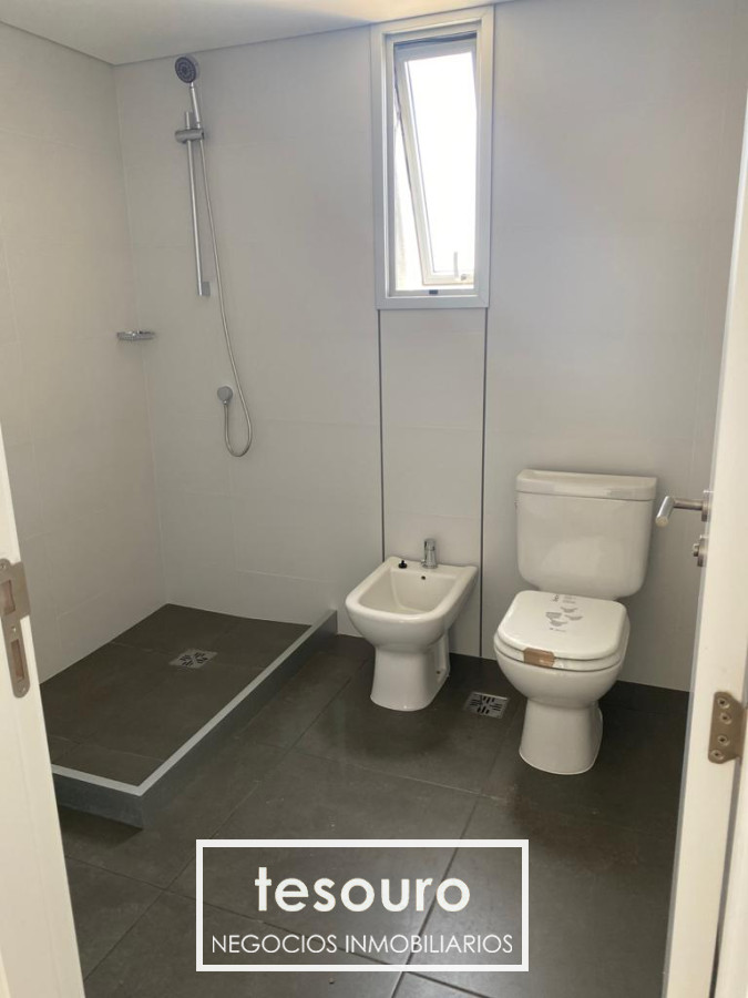 Apartamento ID.2892 - Alquiler Penthouse 2 Dormitorios y Garaje en Malvin