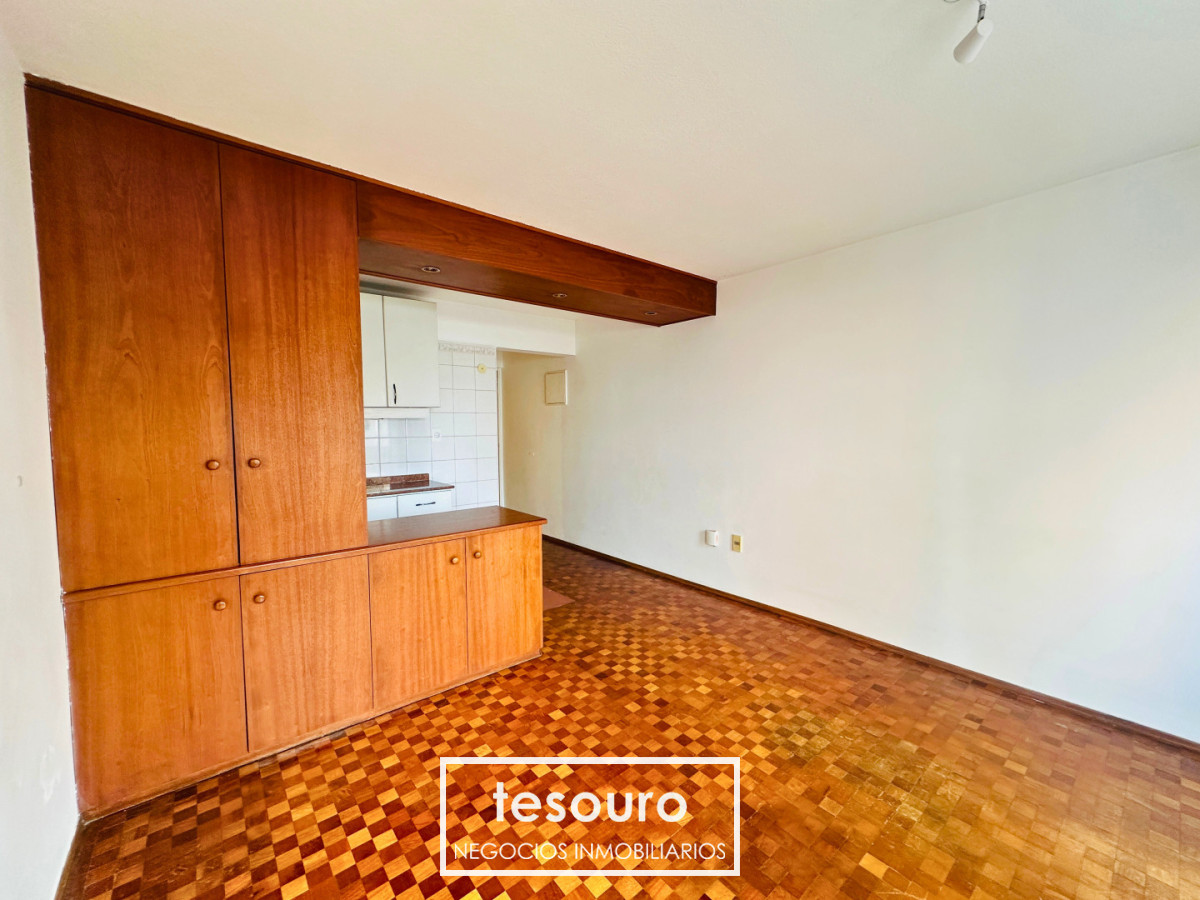 Apartamento ID.5436 - MONOAMBIENTE AL FRENTE EN POCITOS