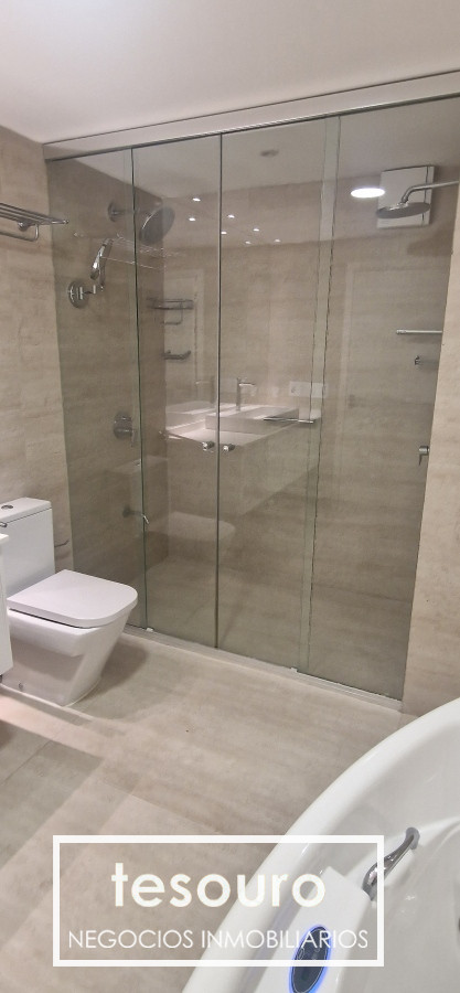Apartamento ID.3893 - Alquiler Apartamento 3 Dormitorios y Servicio en Pocitos