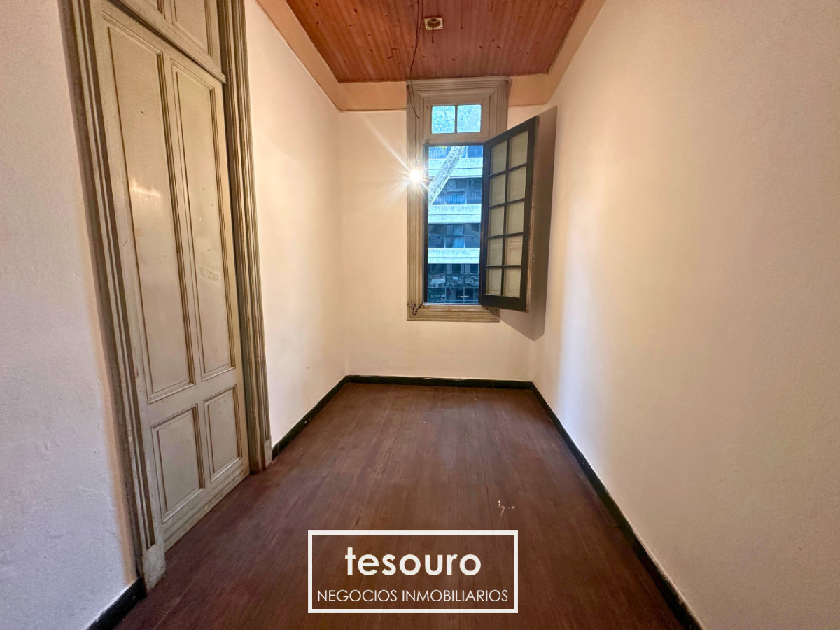 Apartamento ID.5476 - VENTA APARTAMENTO DE 4 DORMITORIOS EN CENTRO