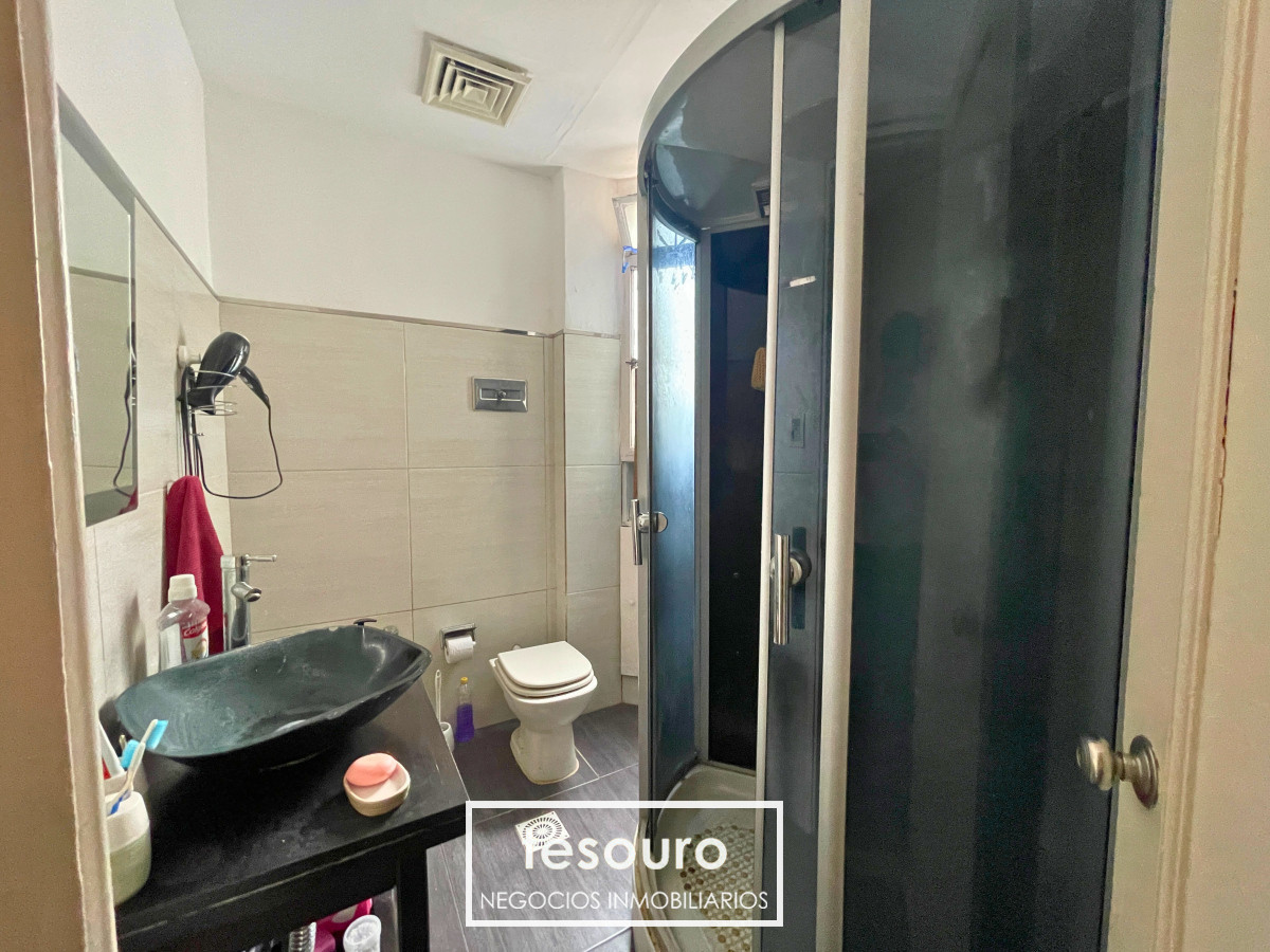 Apartamento ID.4617 - VENTA APARTAMENTO DE 2 DORMITORIOS Y SERVICIO EN CENTRO 