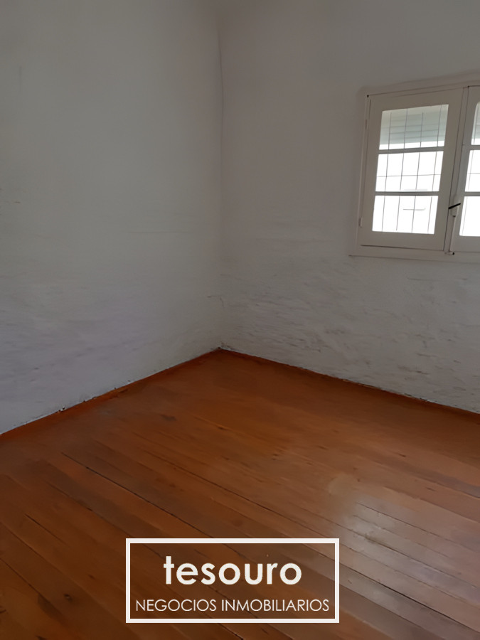 Apartamento ID.4884 - VENTA APARTAMENTO TIPO CASA DE 2 DORMITORIOS EN PARQUE BATLLE