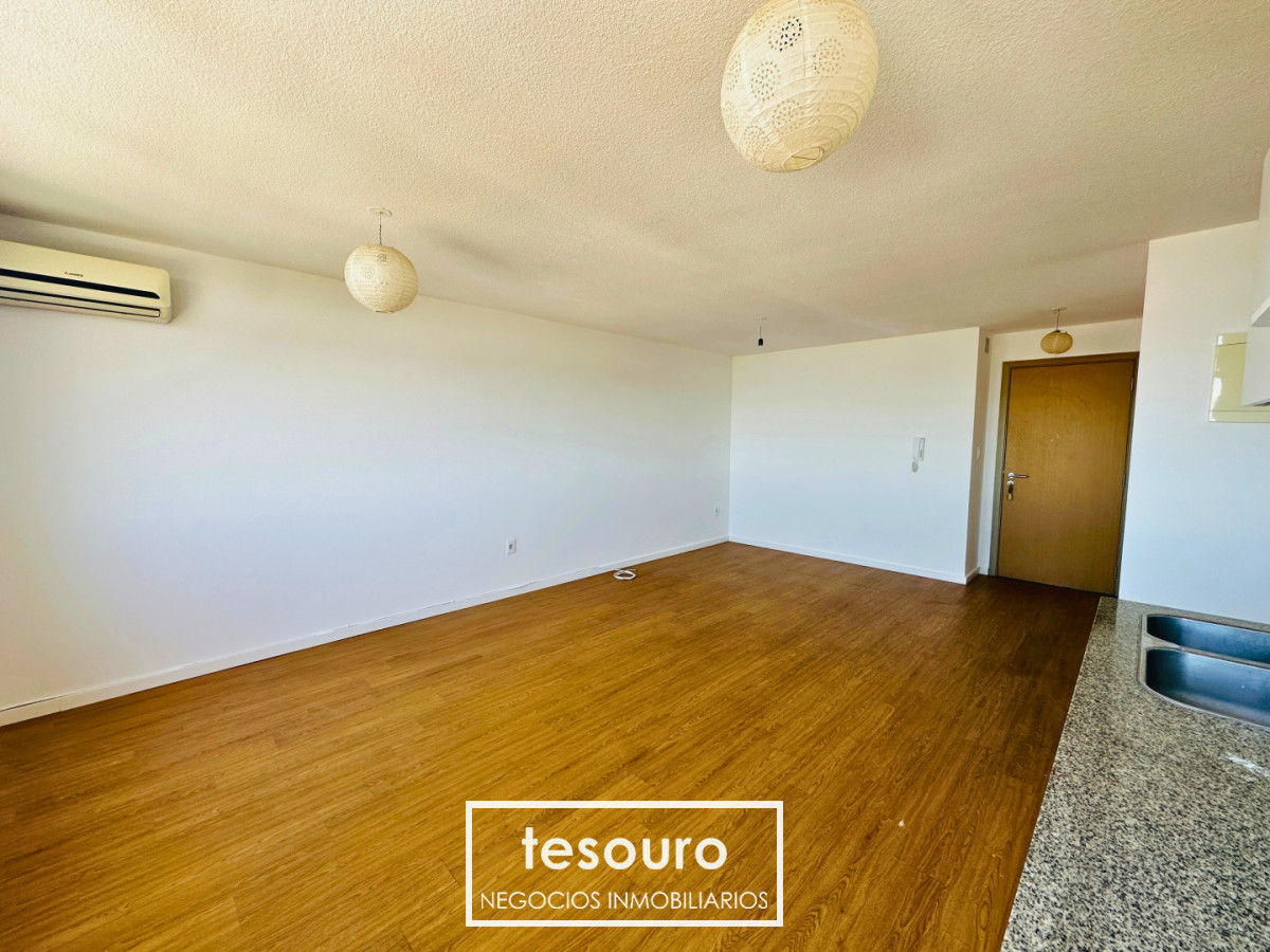 Apartamento ID.5363 - VENTA APARTAMENTO DE 2 DORMITORIOS CON COCHERA EN AV ITALIA Y FRANCISCO SIMÓN