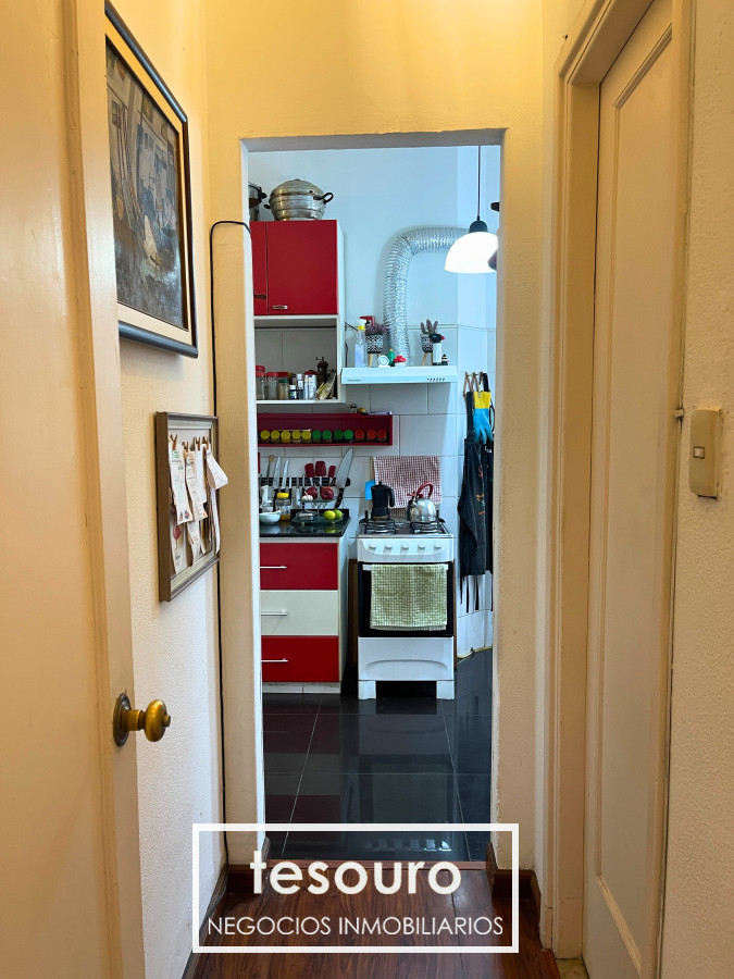 Apartamento ID.4617 - VENTA APARTAMENTO DE 2 DORMITORIOS Y SERVICIO EN CENTRO 