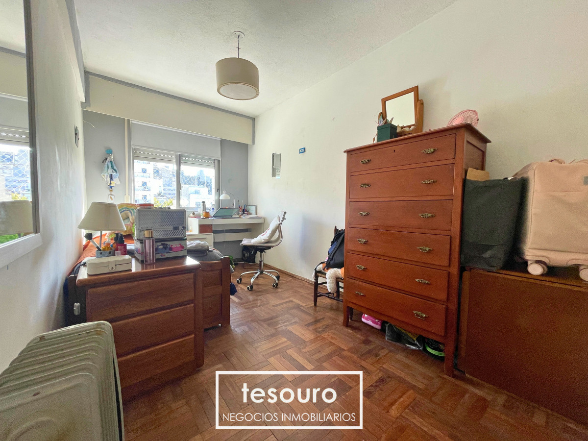 Apartamento ID.4666 - VENTA APARTAMENTO DE 2 DORMITORIOS EN CENTRO CON VISTA AL MAR