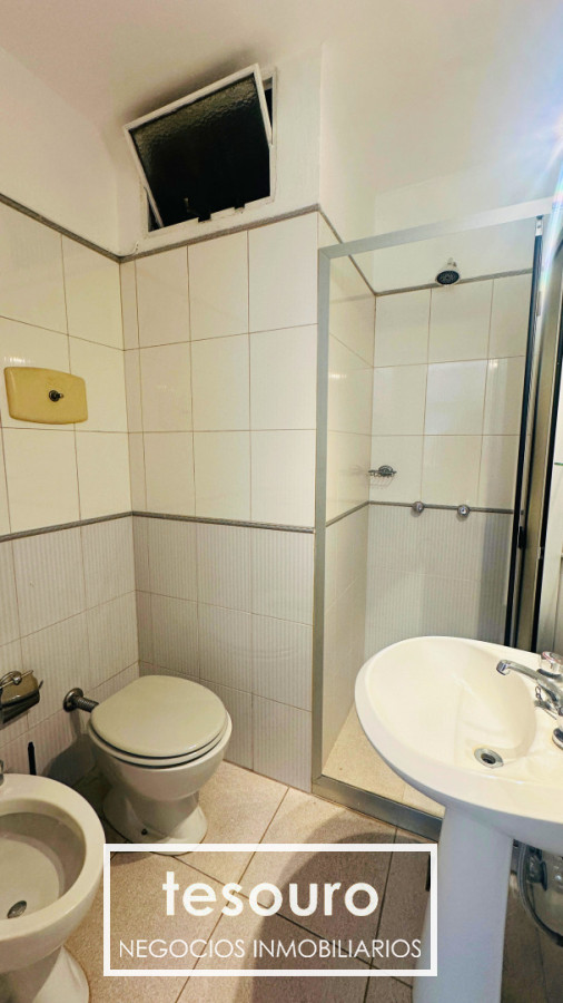 Apartamento ID.5303 - ALQUILER APARTAMENTO DE 3 DORMITORIOS Y SERVICIO EN POCITOS