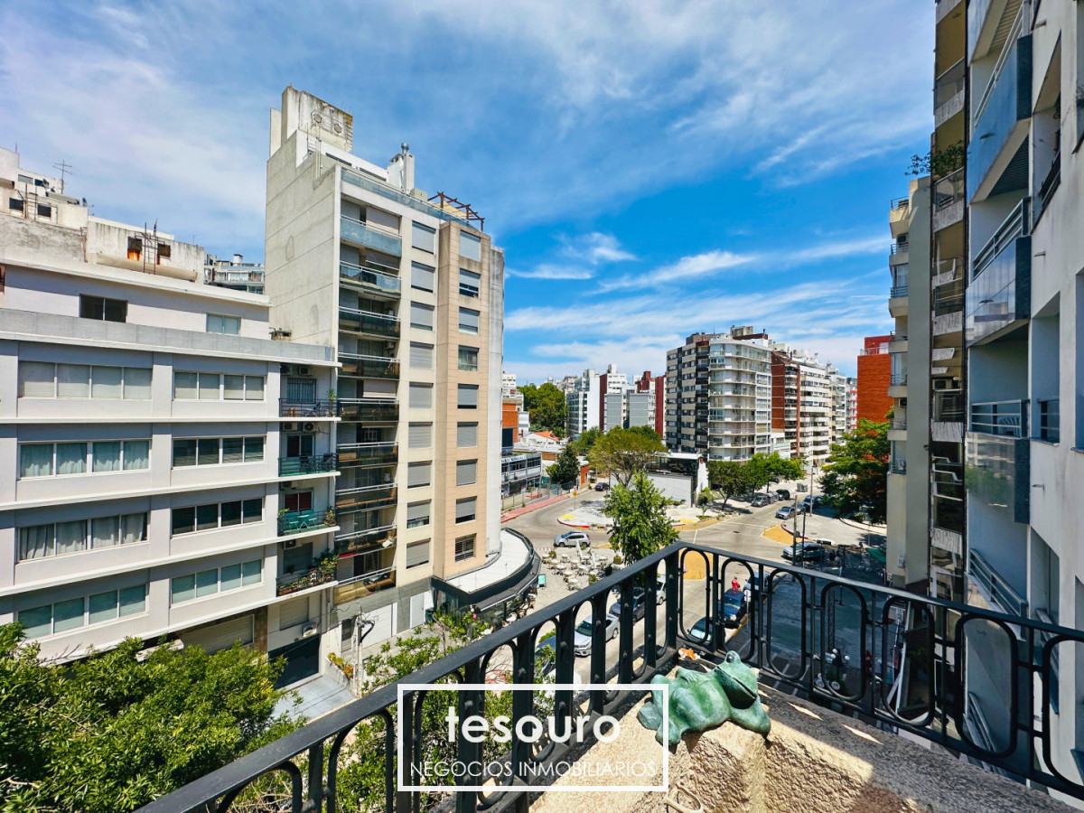 Apartamento ID.5375 - VENTA APARTAMENTO PENTHOUSE DE 3 DORMITORIOS EN POCITOS A 1 CUADRA DE LA RAMBLA