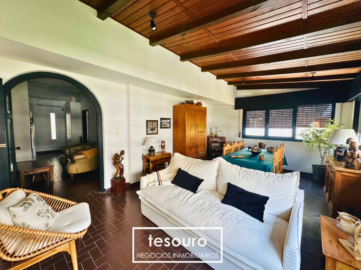 Apartamento ID.5375 - VENTA APARTAMENTO PENTHOUSE DE 3 DORMITORIOS EN POCITOS A 1 CUADRA DE LA RAMBLA