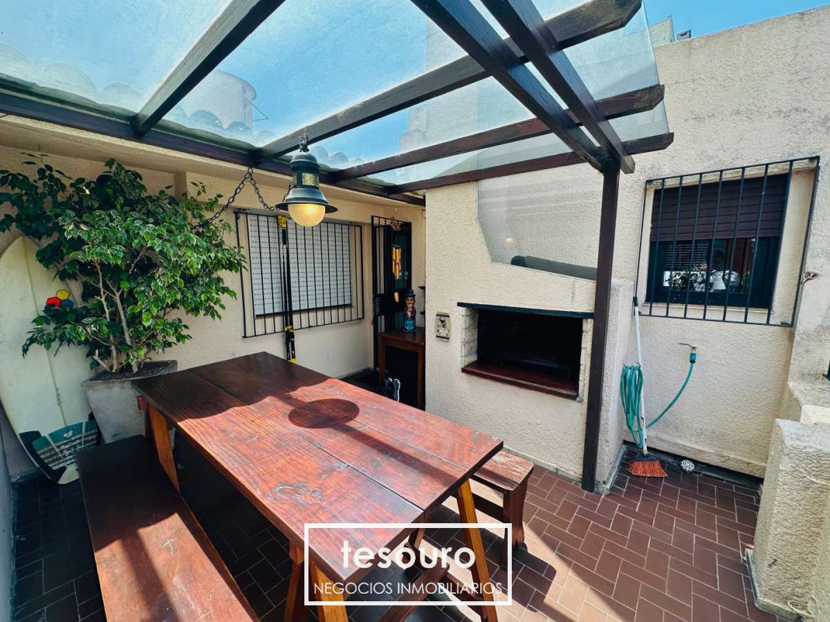 Apartamento ID.5504 - VENTA APARTAMENTO PENTHOUSE DE 3 DORMITORIOS EN POCITOS A 1 CUADRA DE LA RAMBLA