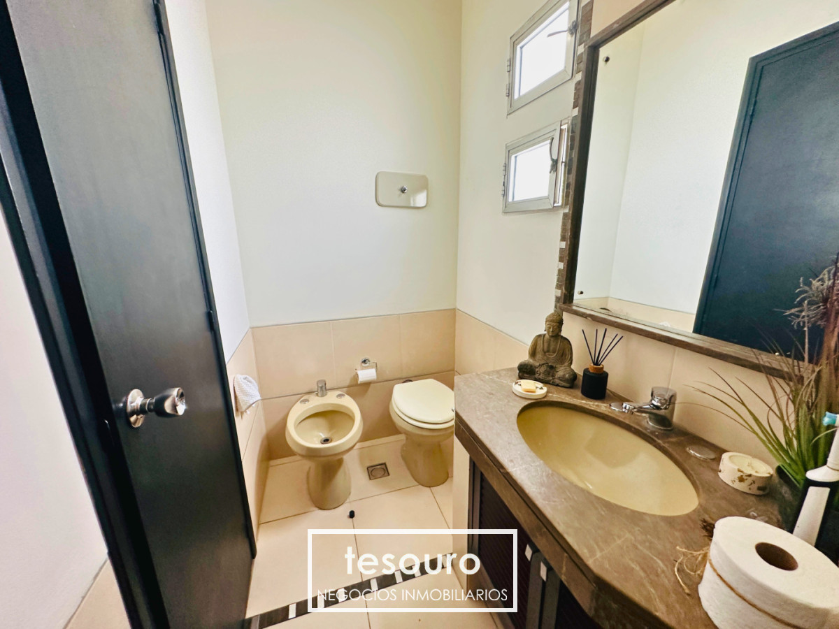 Apartamento ID.5504 - VENTA APARTAMENTO PENTHOUSE DE 3 DORMITORIOS EN POCITOS A 1 CUADRA DE LA RAMBLA