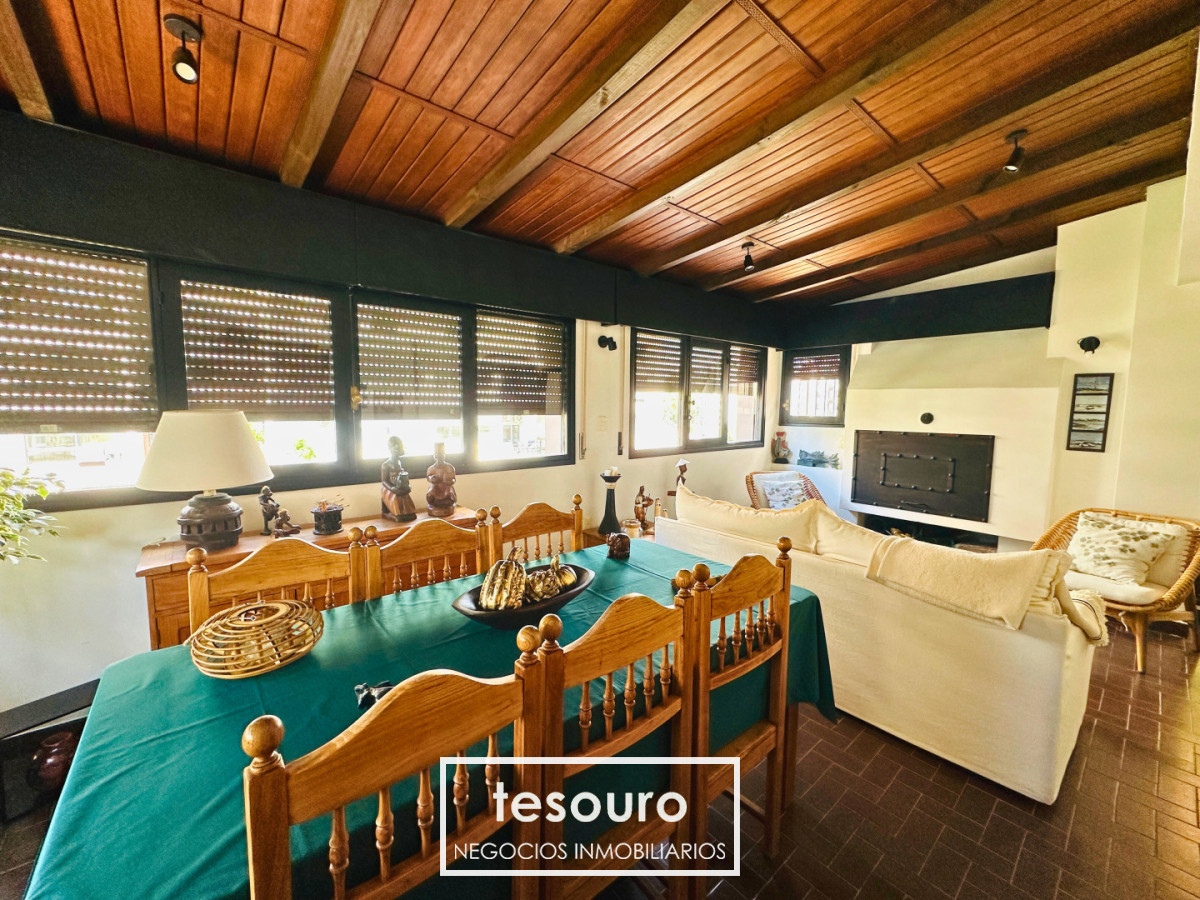 Apartamento ID.5504 - VENTA APARTAMENTO PENTHOUSE DE 3 DORMITORIOS EN POCITOS A 1 CUADRA DE LA RAMBLA