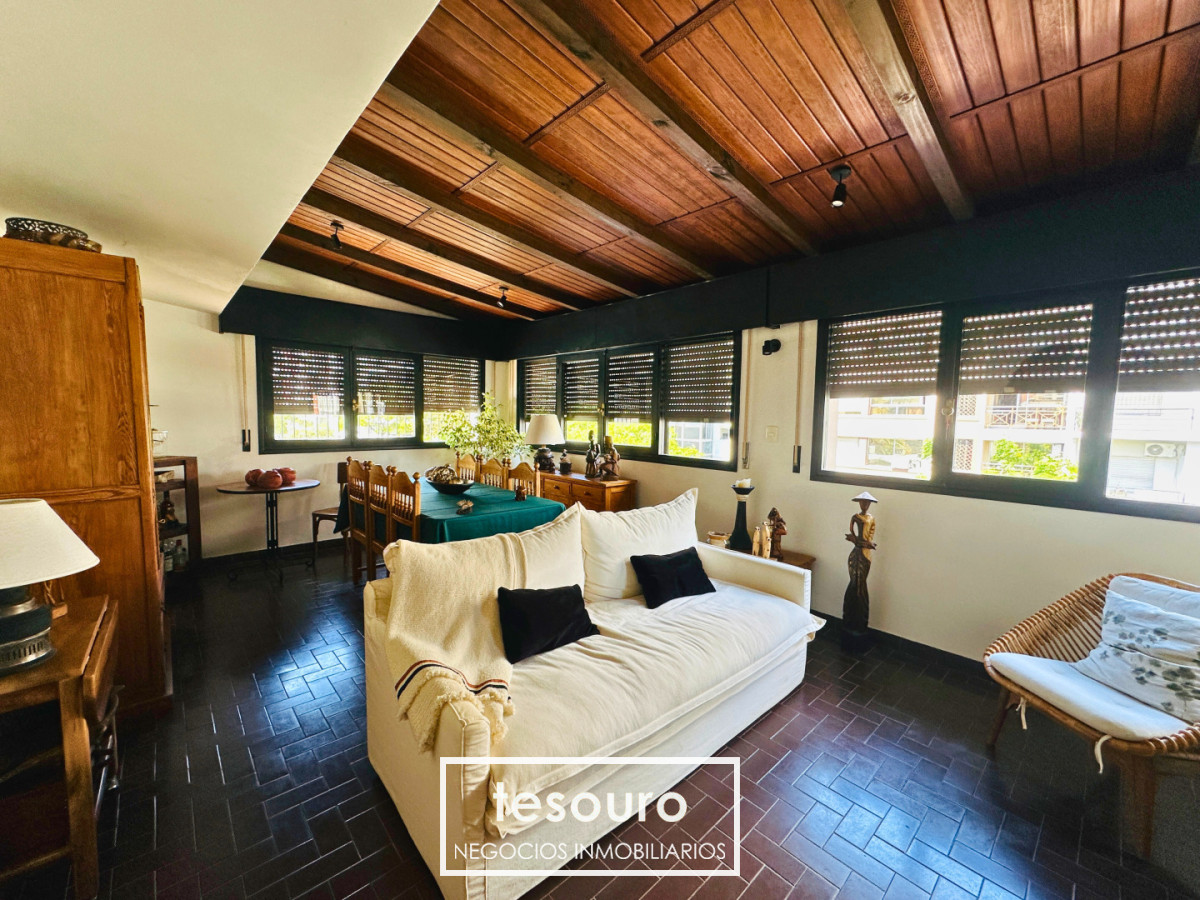 Apartamento ID.5504 - VENTA APARTAMENTO PENTHOUSE DE 3 DORMITORIOS EN POCITOS A 1 CUADRA DE LA RAMBLA