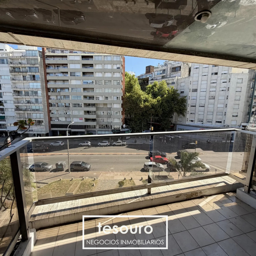 Apartamento ID.5425 - ALQUILER APARTAMENTO MONOAMBIENTE EN POCITOS FRENTE A LA RAMBLA