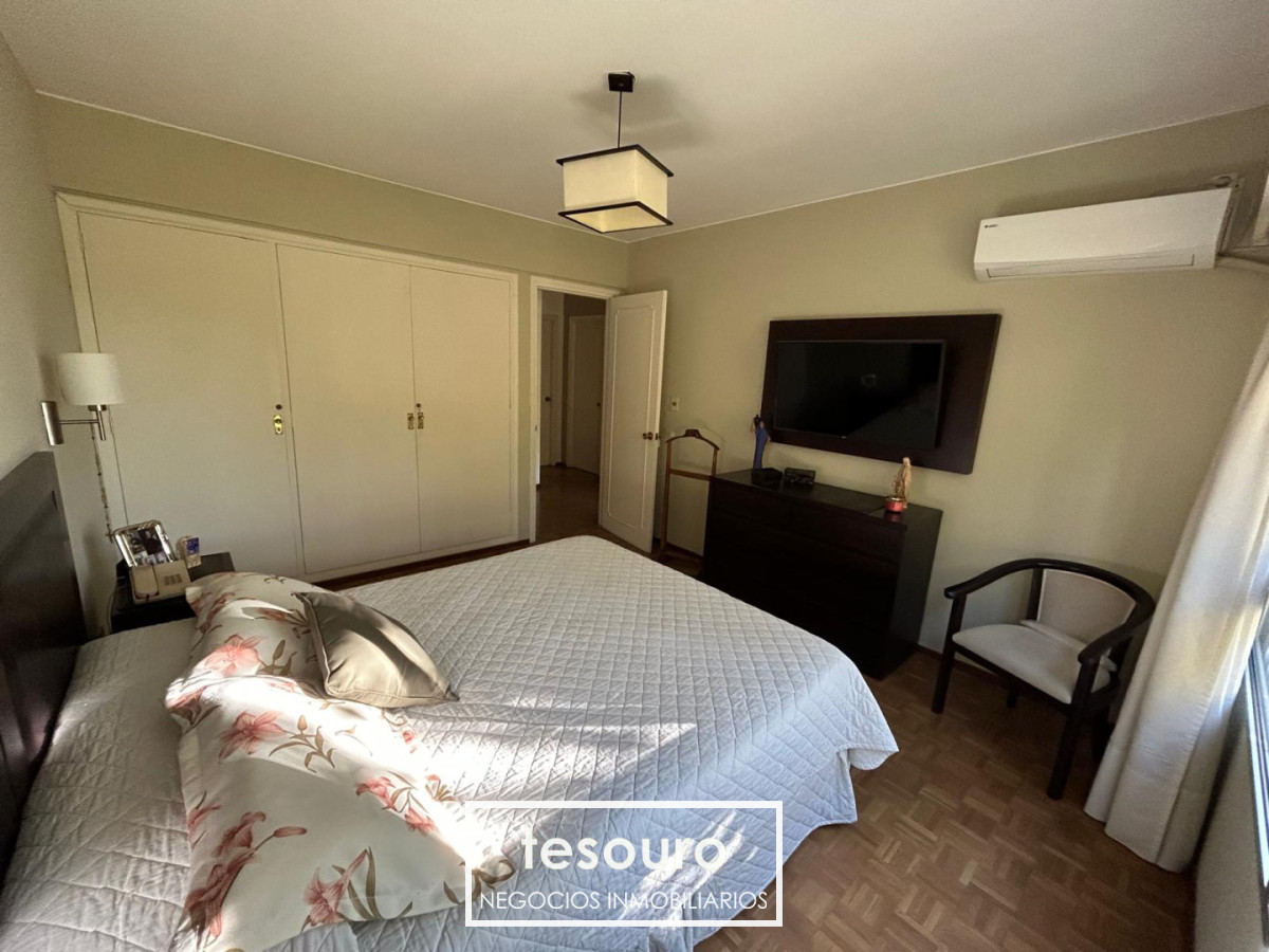 Apartamento ID.5677 - Venta de apartamento 3 dormitorios y servicio en centro