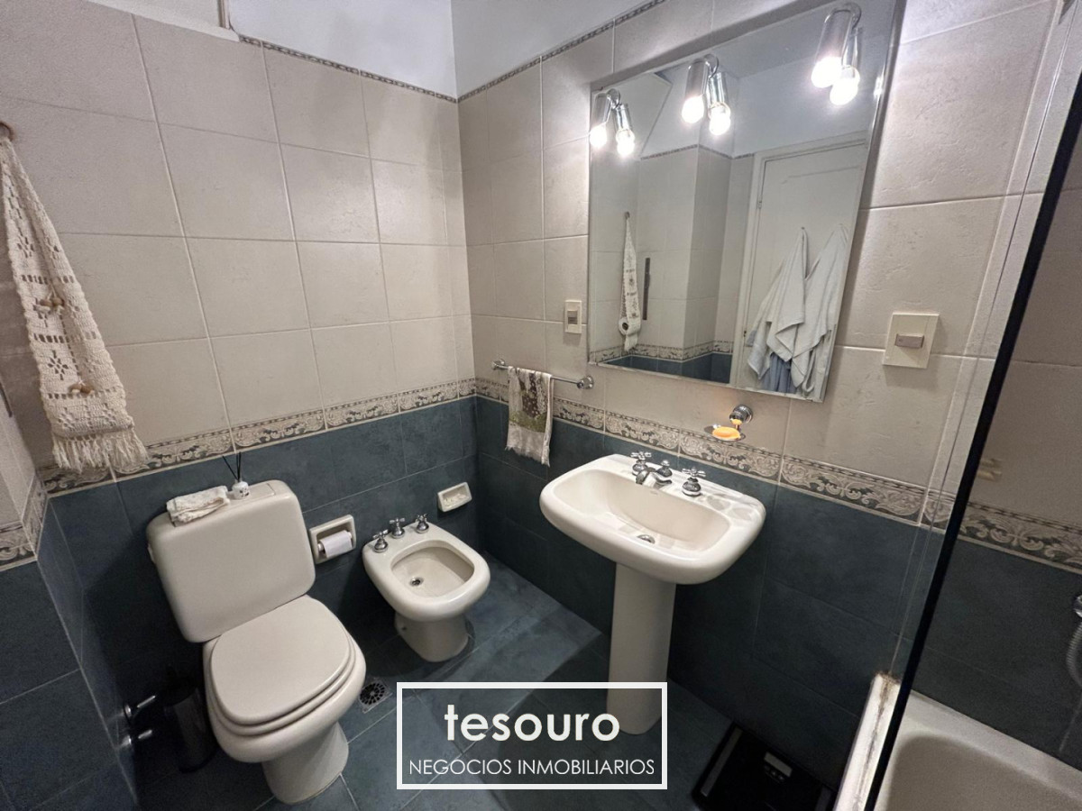 Apartamento ID.5677 - Venta de apartamento 3 dormitorios y servicio en centro