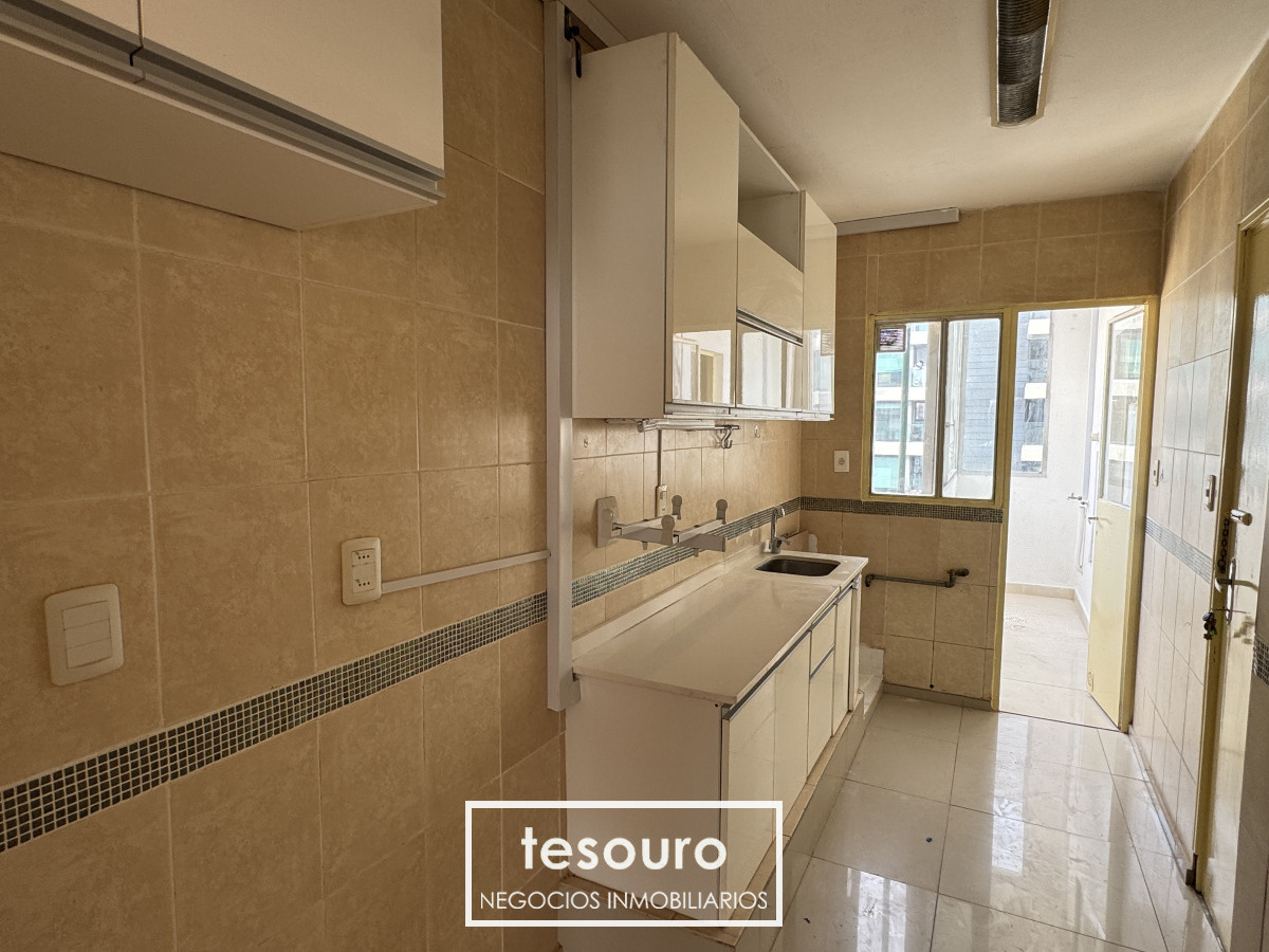 Apartamento ID.4648 - Alquiler Apartamento 3 dormitorios y servicio en Punta Carretas