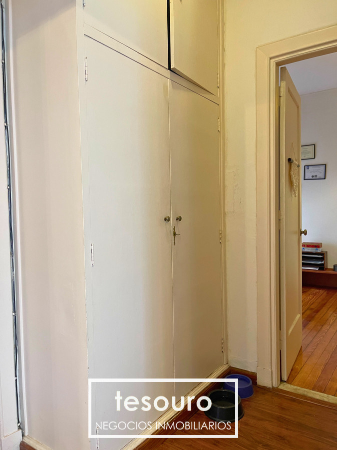 Apartamento ID.4617 - VENTA APARTAMENTO DE 2 DORMITORIOS Y SERVICIO EN CENTRO 