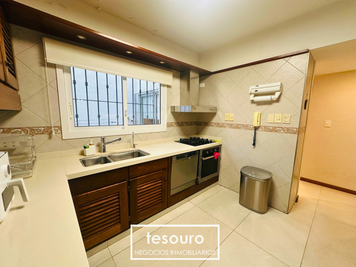 Apartamento ID.5681 - ALQUILER APARTAMENTO DE 3 DORMITORIOS Y SERVICIO EN POCITOS