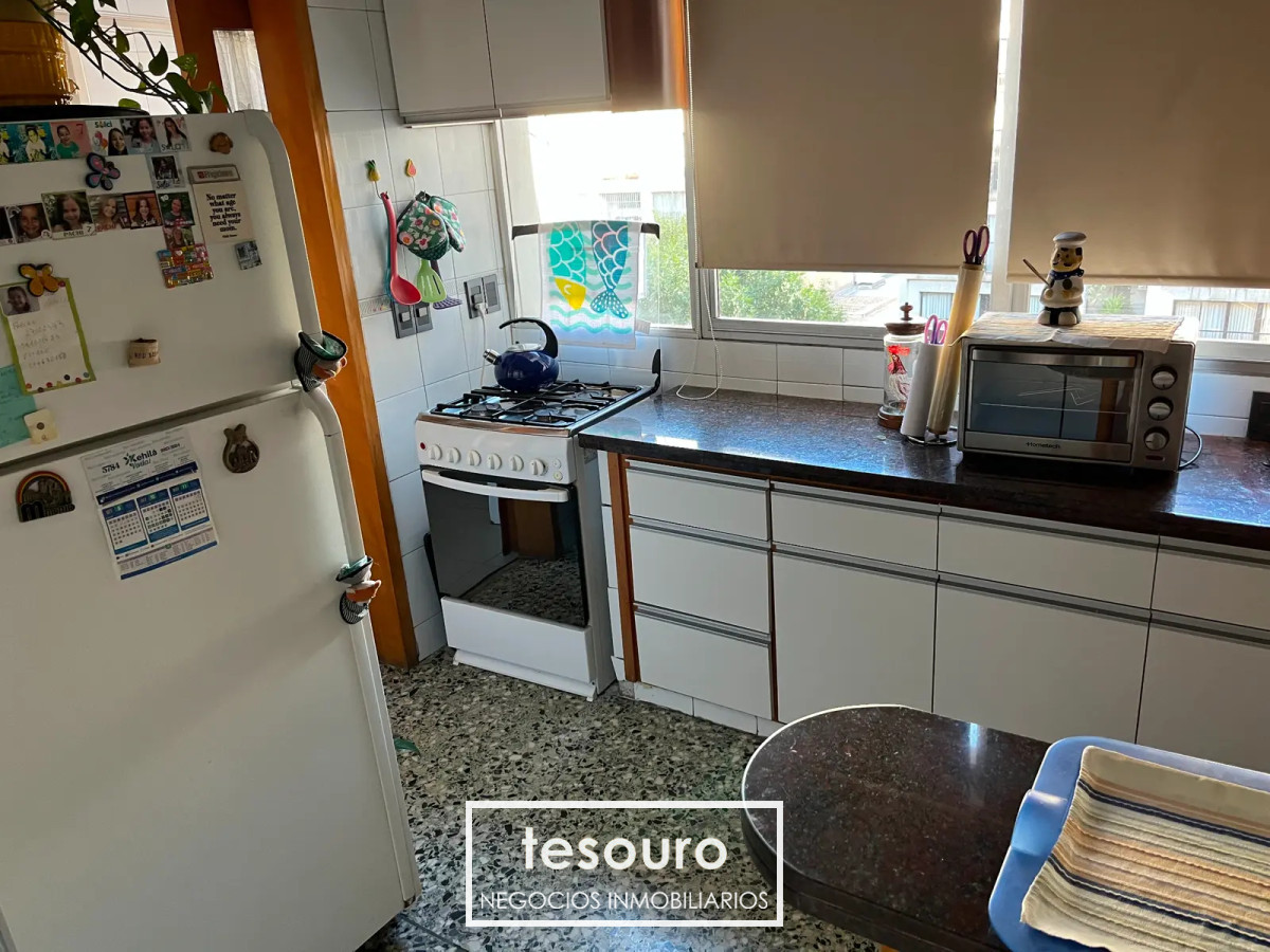 Apartamento ID.4653 - VENTA APARTAMENTO DE 3 DORMITORIOS EN POCITOS PRÓXIMO A LA RAMBLA