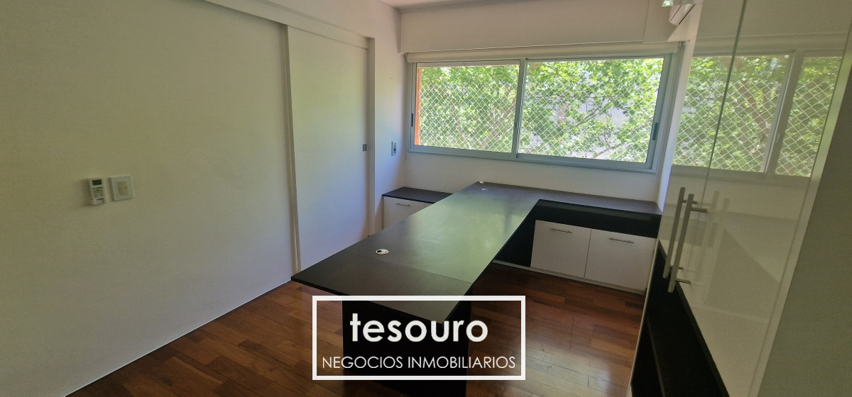Apartamento ID.3893 - Alquiler Apartamento 3 Dormitorios y Servicio en Pocitos