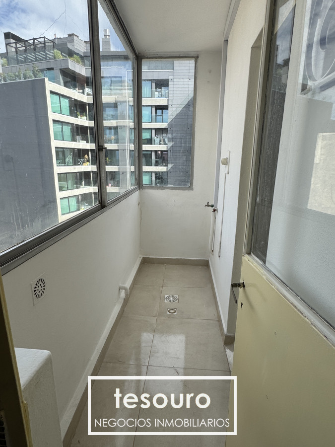 Apartamento ID.4648 - Alquiler Apartamento 3 dormitorios y servicio en Punta Carretas