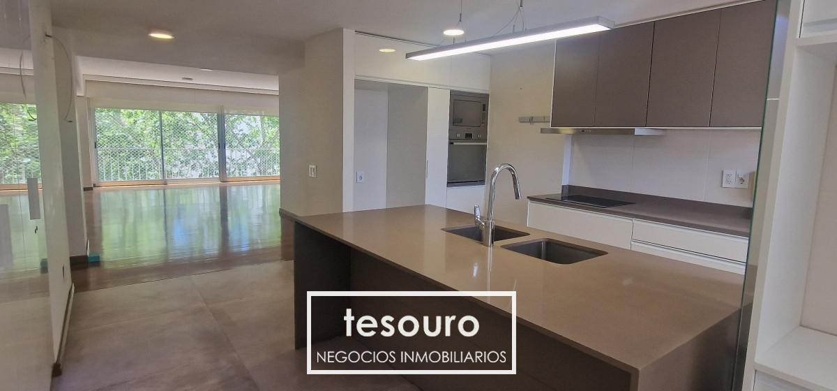 Apartamento ID.3893 - Alquiler Apartamento 3 Dormitorios y Servicio en Pocitos