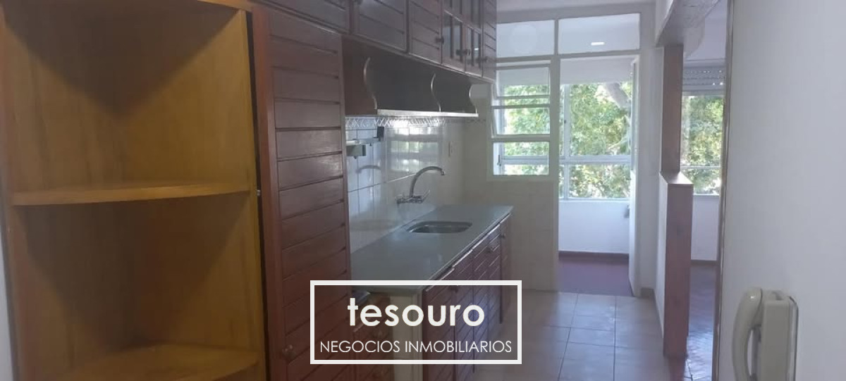 Apartamento ID.4572 - ALQUILER APARTAMENTO DE 2 DORMITORIOS EN POCITOS FRENTE A PLAZA JOSÉ ANTONIO CABRERA