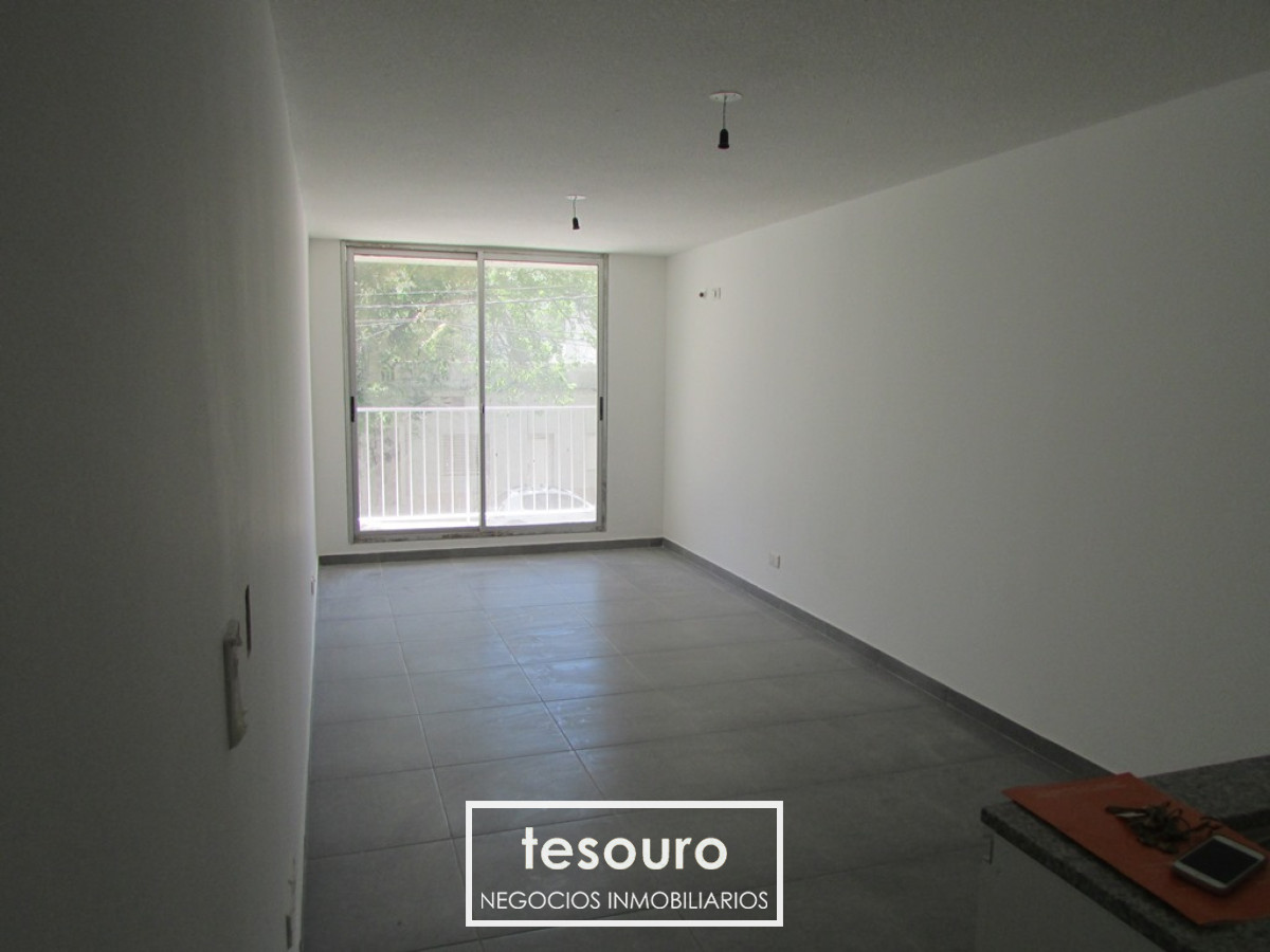 Apartamento ID.4861 - Alquiler de apartamento Monoambiente en Parque Batlle.