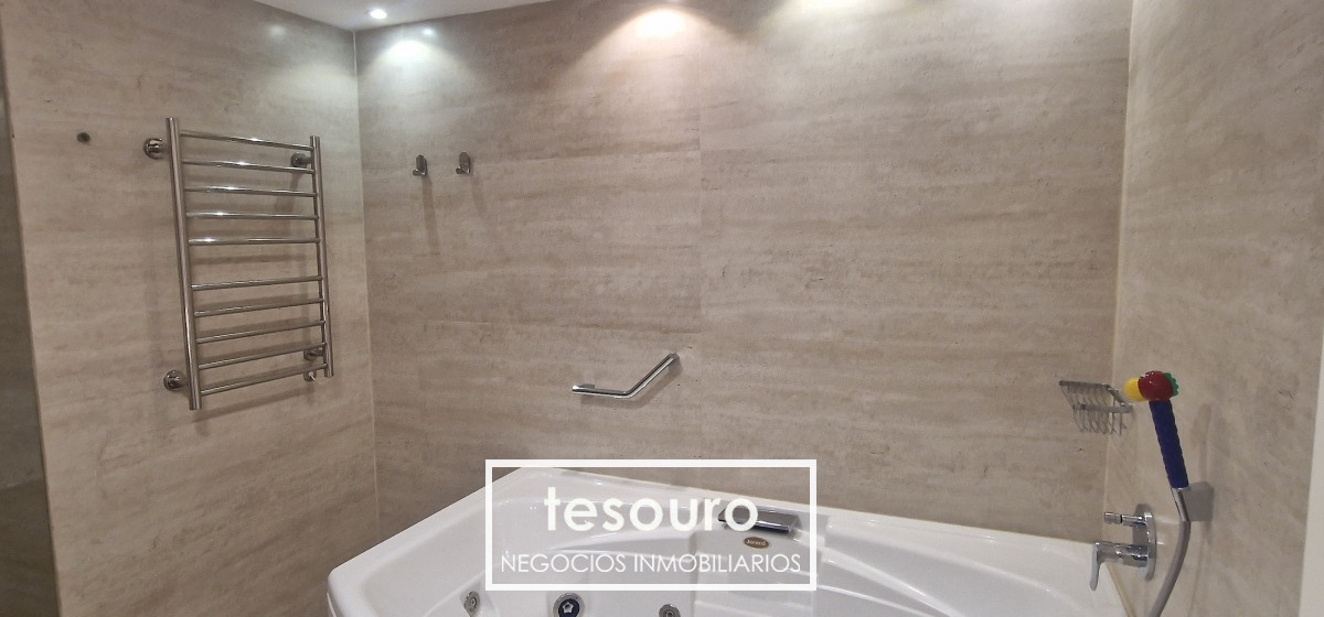 Apartamento ID.3893 - Alquiler Apartamento 3 Dormitorios y Servicio en Pocitos