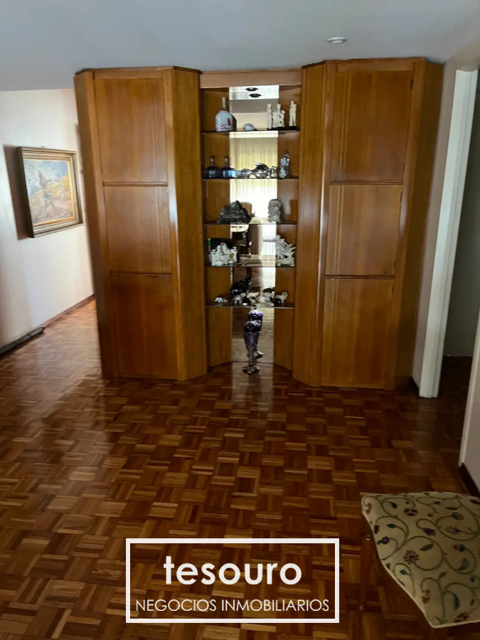 Apartamento ID.4653 - VENTA APARTAMENTO DE 3 DORMITORIOS EN POCITOS PRÓXIMO A LA RAMBLA
