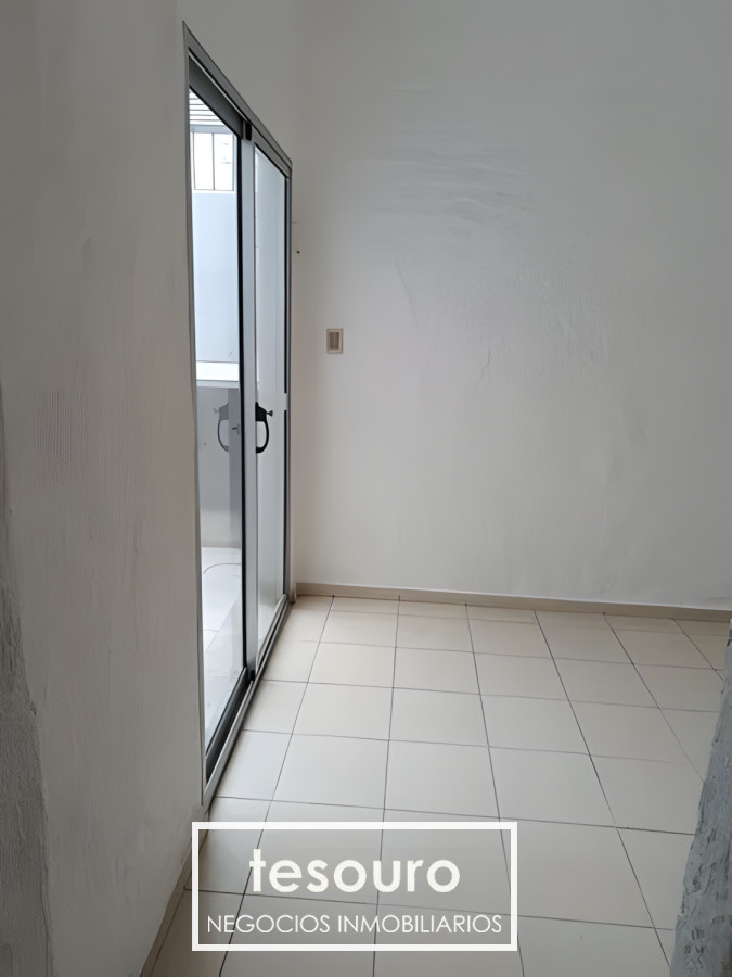 Apartamento ID.4884 - VENTA APARTAMENTO TIPO CASA DE 2 DORMITORIOS EN PARQUE BATLLE